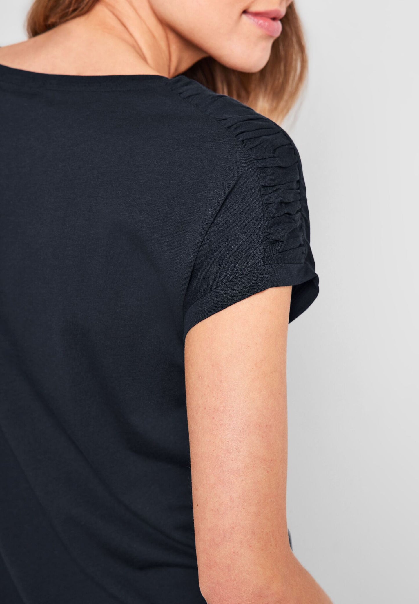T-Shirt mit Raffdetails