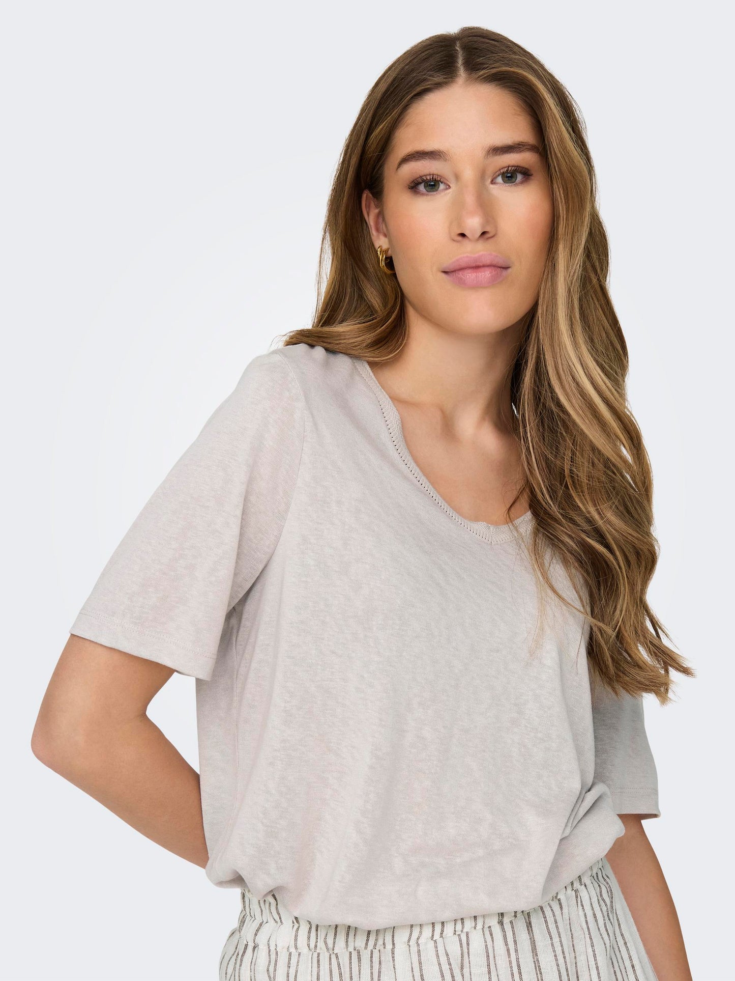ONLELISE S/S V-NECK TOP JRS NOOS
