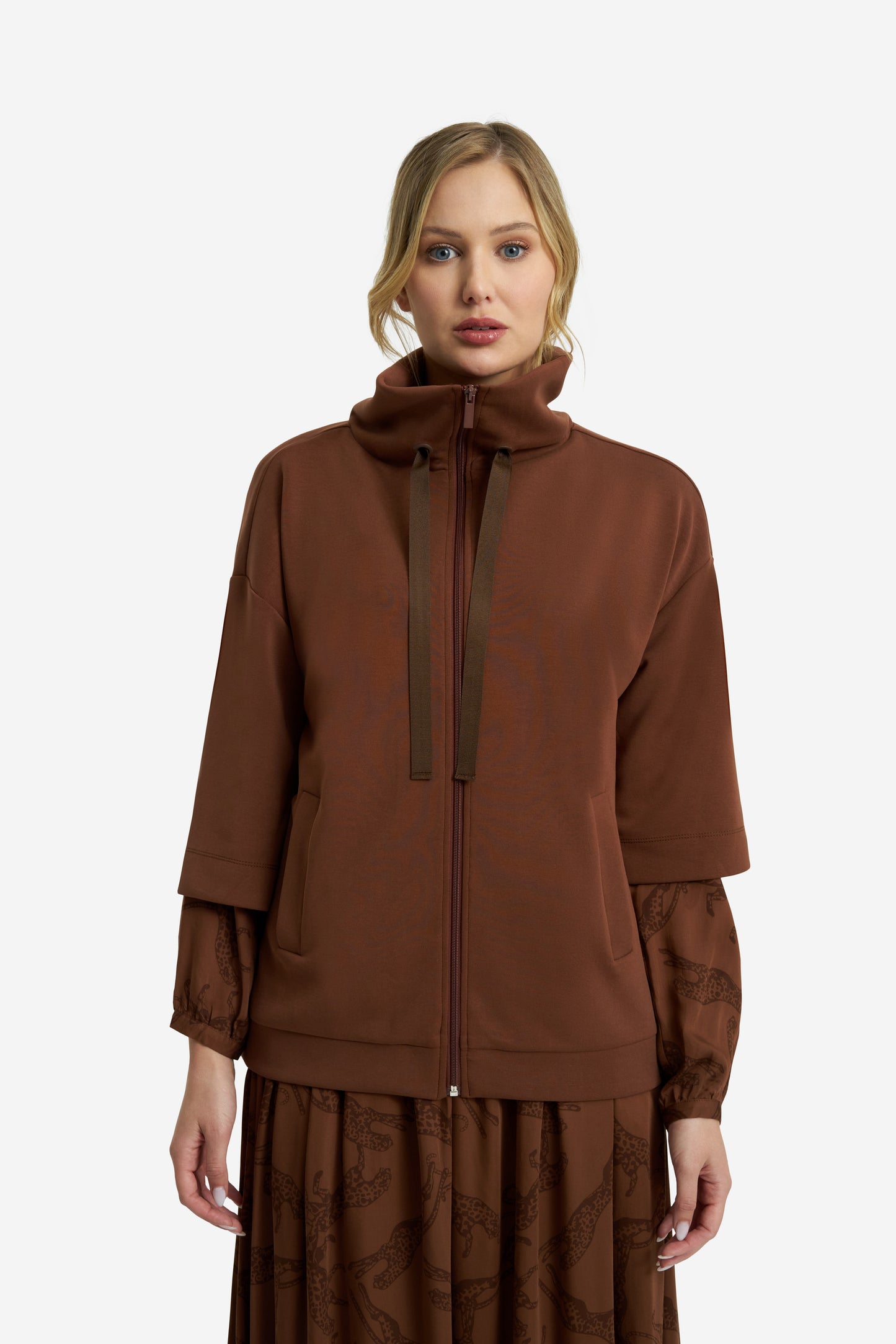 Shirt with oversized shoulders