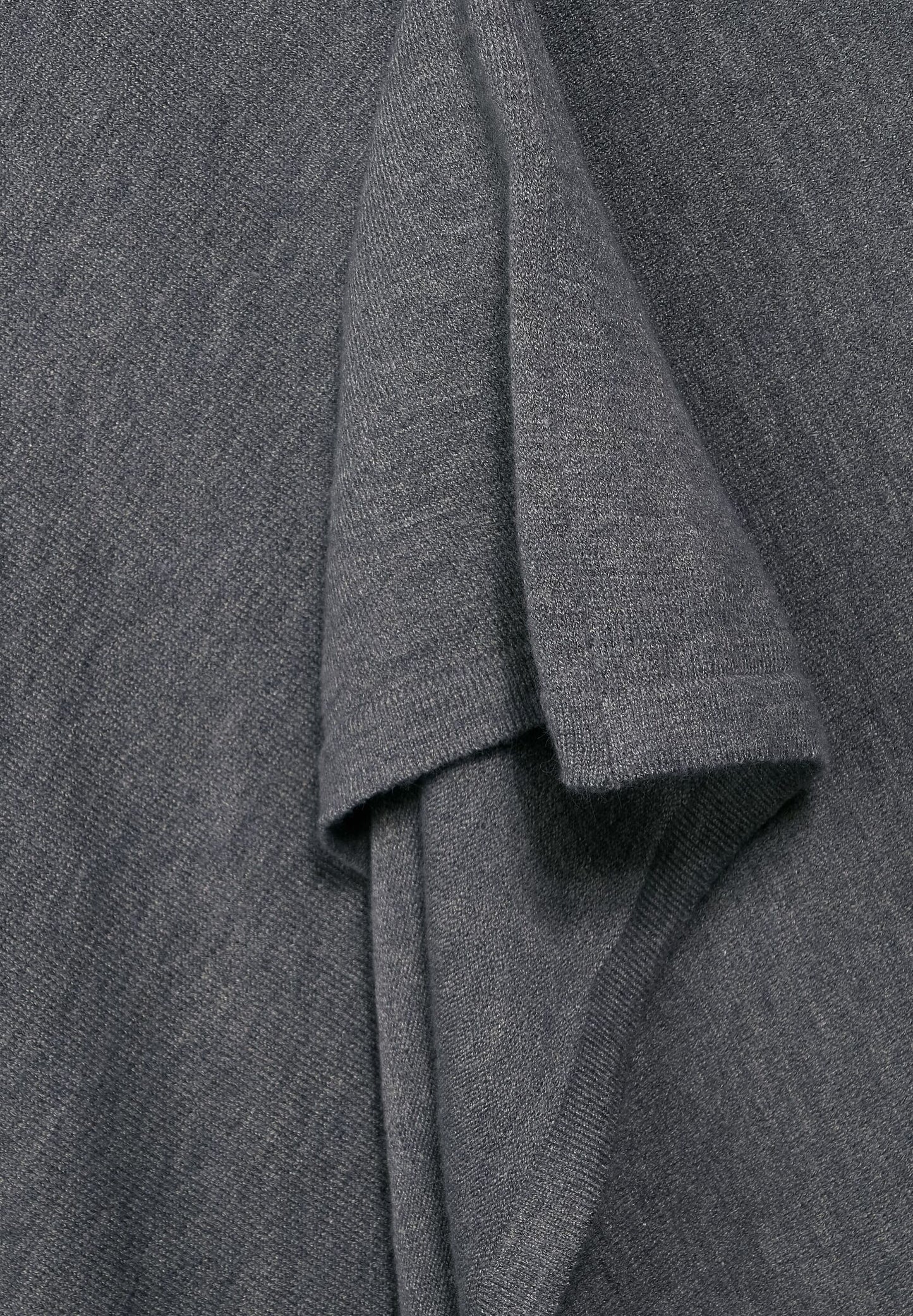 Strickponcho in Unifarbe