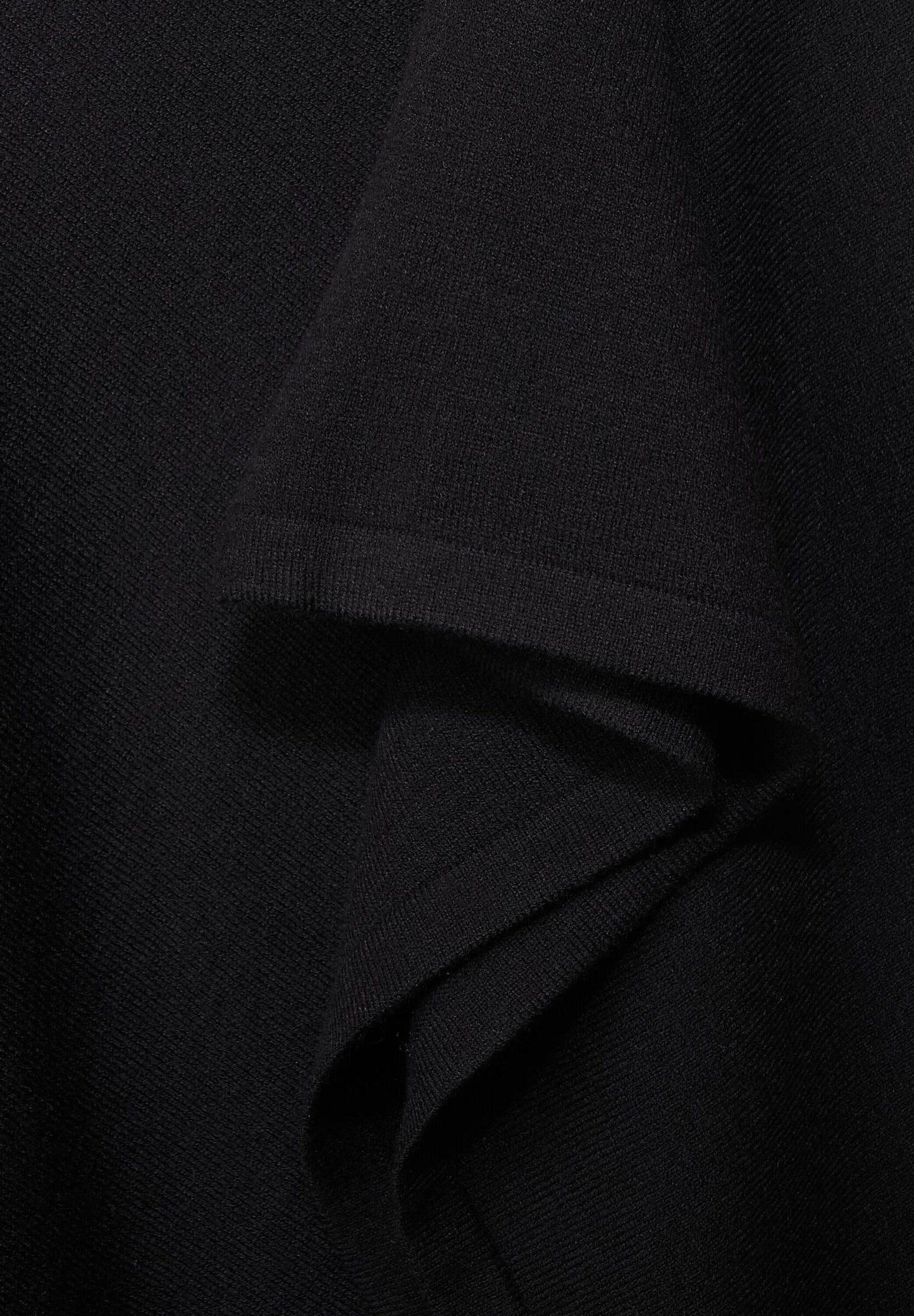 Strickponcho in Unifarbe