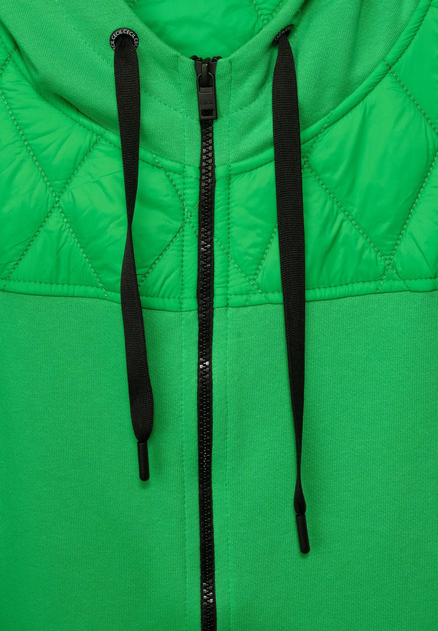 Sweatweste im Materialmix