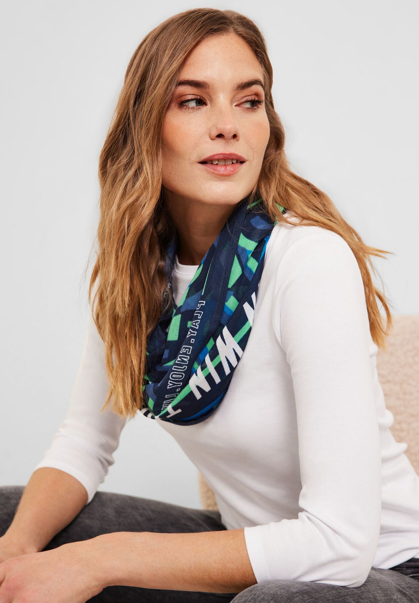 Loop mit Allover Print
