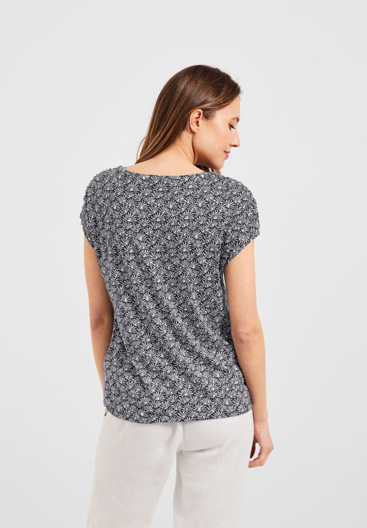 T-Shirt mit Smok Schultern