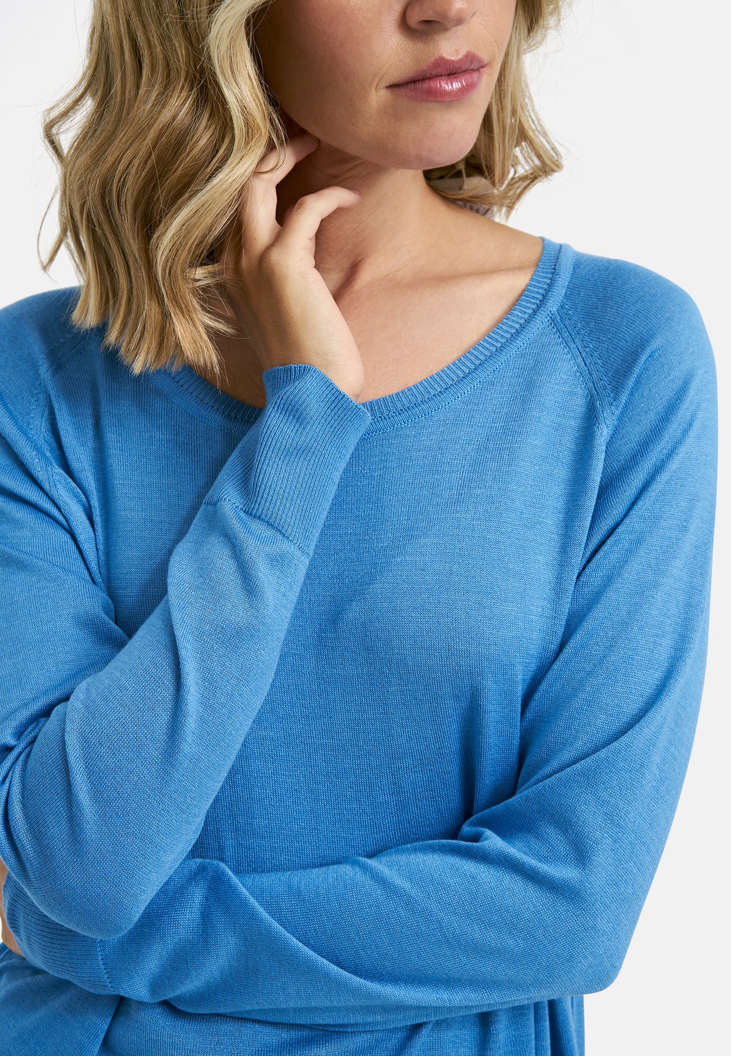 Pullover with roundneck and raglan 1/1 sleeves